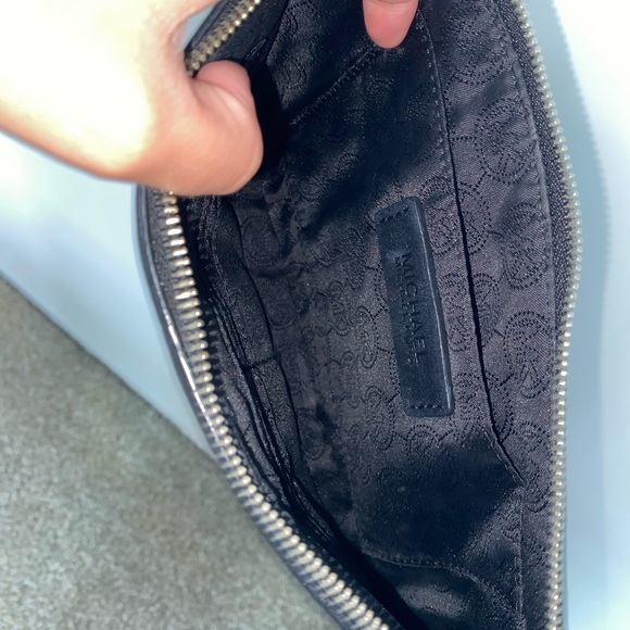 Black Micheal kors wristlet - Picture 3 of 3